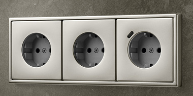 SCHUKO® Steckdosen mit USB bei Elkom Nord GmbH in Nürnberg