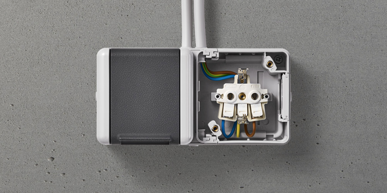 Doppelsteckdose mit Trennsteg bei Elkom Nord GmbH in Nürnberg